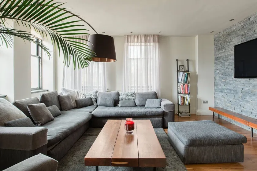Spacious Property in the Heart of the City - Image 1