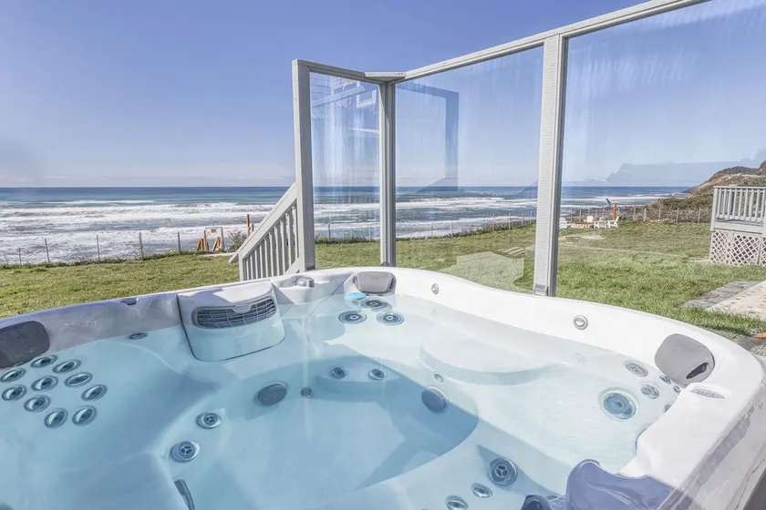 Ocean Front! Sleeps 12! Hot Tub! Dog Friendly! - Image 1