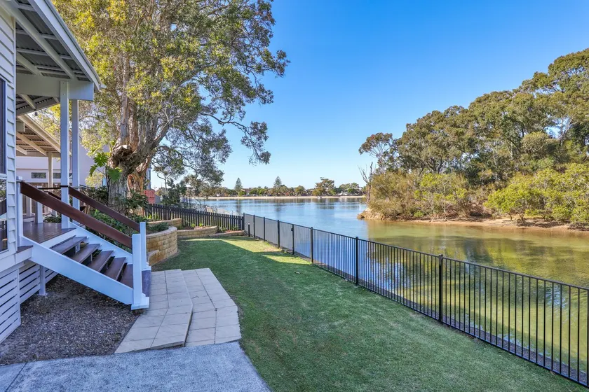 Luxury Waterfront Stay at Tallebudgera Creek - Image 1