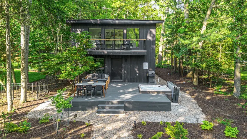 Hot Tub, Fire Pit & Two Decks - Beach 300 Yards! - Image 1