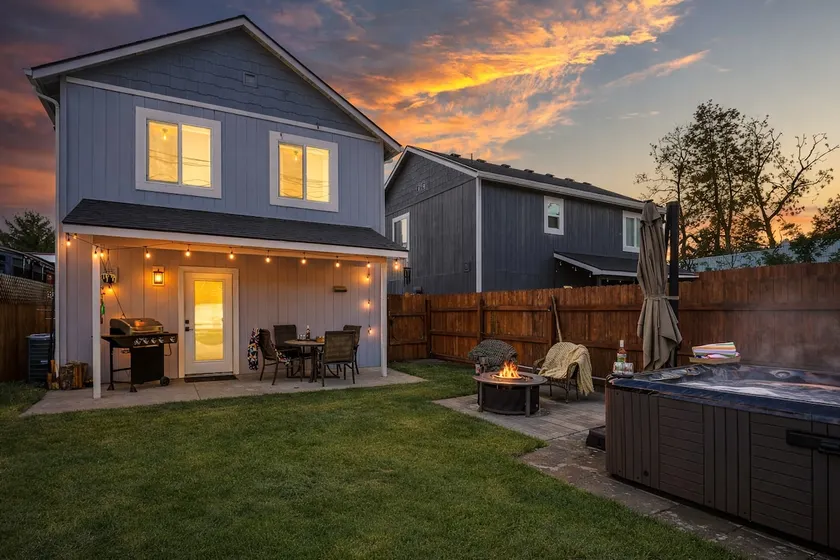 NEW! Private hot tub/Close to town/Pet friendly - Image 1