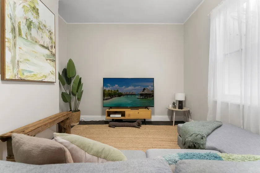 William House - Heart of Bathurst - Sleeps 6 - Image 1