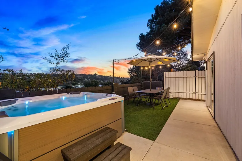 Dog-Friendly Oasis: Hot Tub, AC & Game Room - Image 1