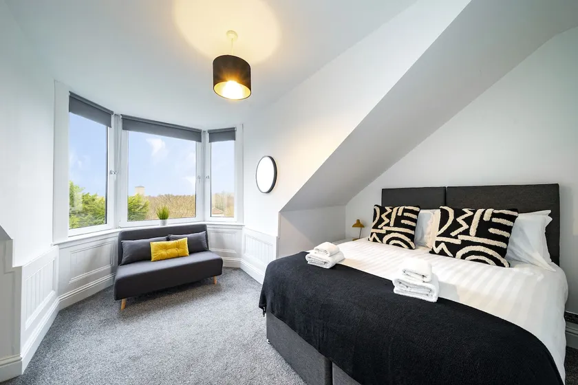 2-Bed Apartment in Paisley - Near Glasgow Airport - Image 1