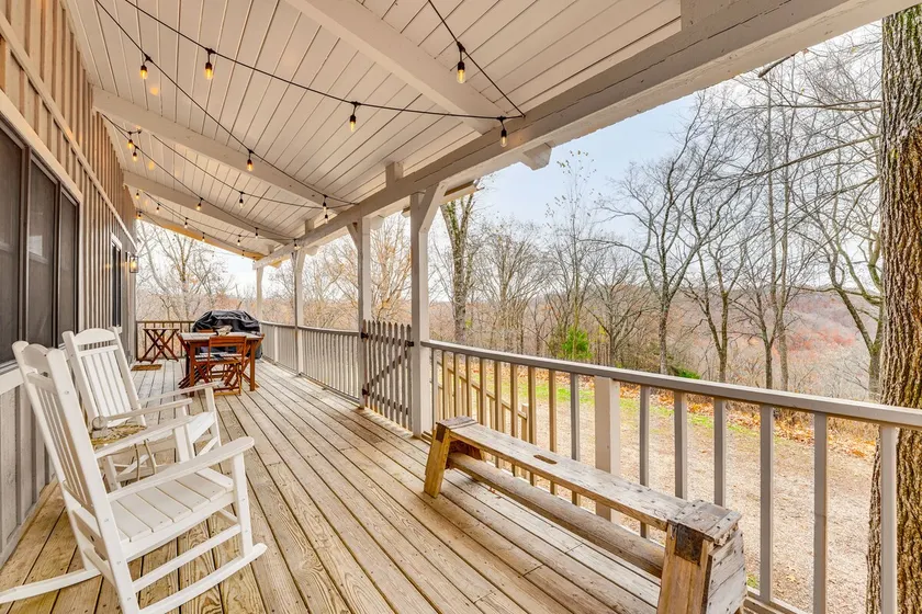 5 Mi to Beaver Lake: Family Cabin w/ Game Room - Image 1