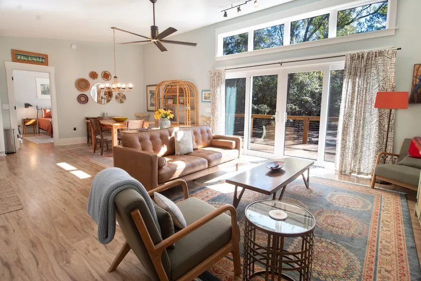 3BR home with nature views - Image 1