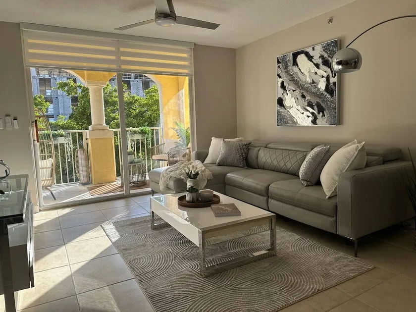 Urban Luxe Aventura 22 Retreat - Image 1