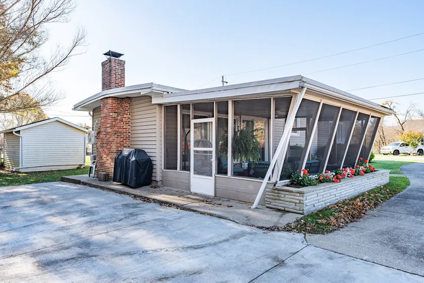 Historic River Town Retreat w/ Screened Porch - Image 1