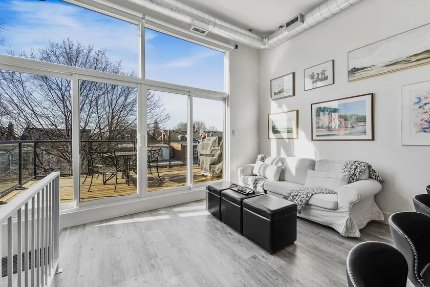 Downtown Modern Loft - 2 Car Parking & Terrace! - Image 1