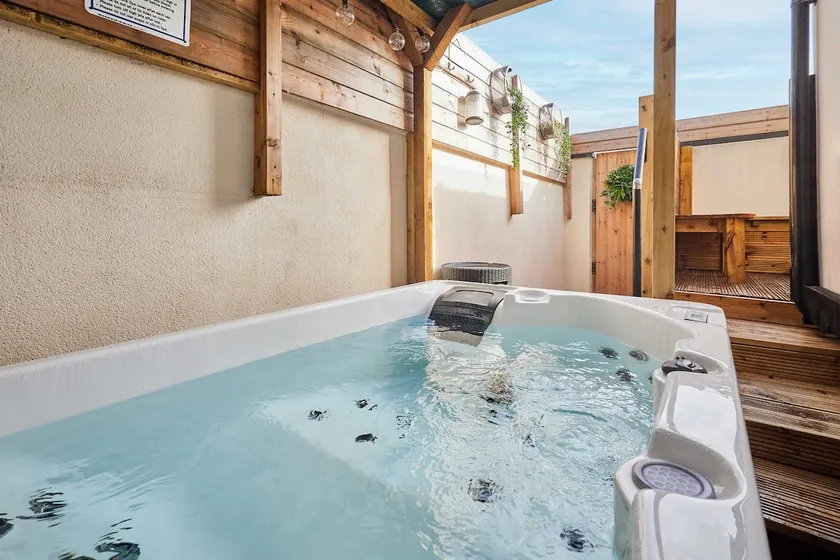 Host & Stay - Salt Rock Retreat - Image 1