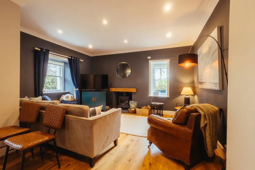 Hideaway cottage, log burner, sauna & hot tub - Image 1
