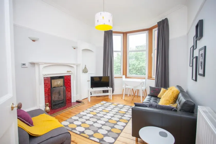 Beautiful Flat in Great West end Location - Image 1