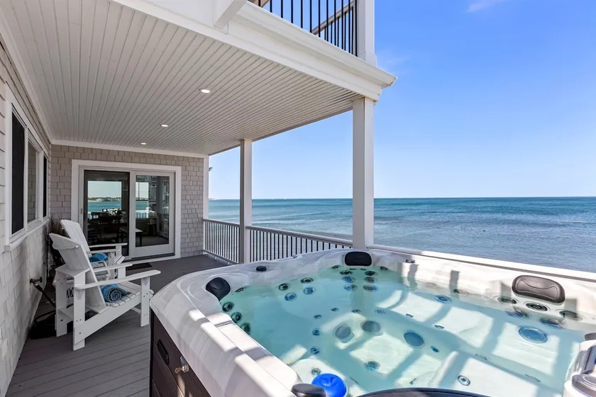 Waterfront Estate w/360 views, Hot Tub, Sleeps 12! - Image 1