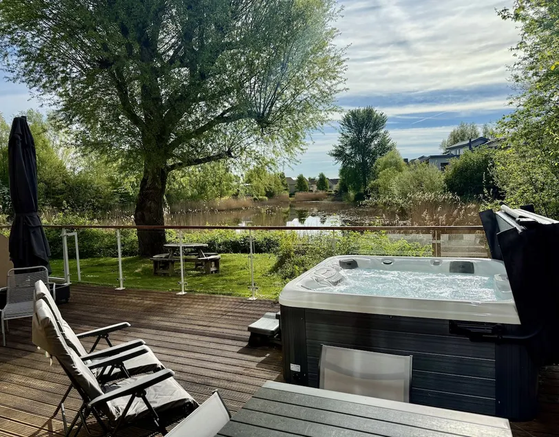 Chiff Chaff - luxury lakeside home (New Listing) - Image 1