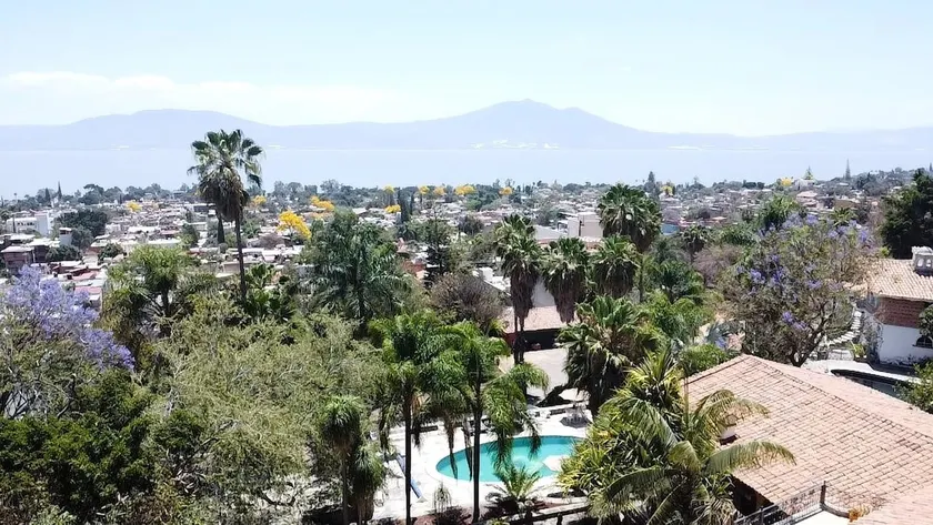 ANANA San Rafael | 4BR | Lake View, Pool & Jacuzzi - Image 1