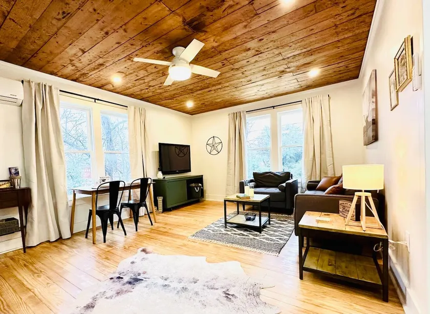 The Carriage House - Image 1