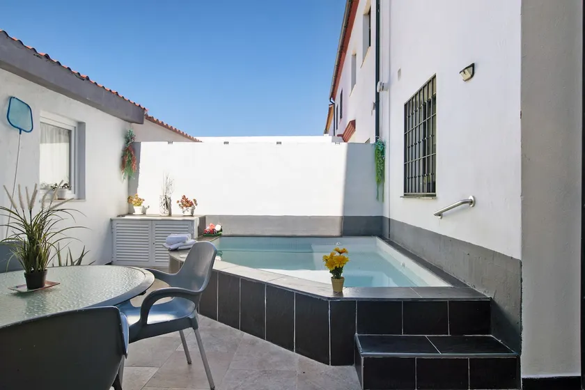 Casa Mia Outdoor Jacuzzi - Image 1