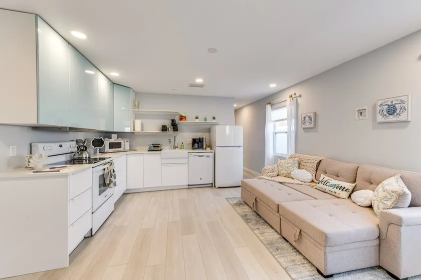 6 Mi to Dtwn: Sarasota Apt w/ Patio & Fire Pit - Image 1