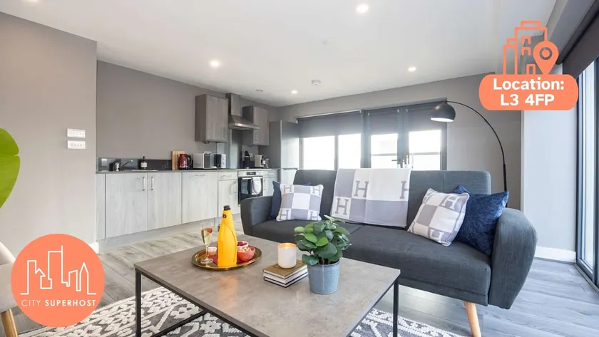 BRAND NEW Luxury Home by City SuperHost - Image 1
