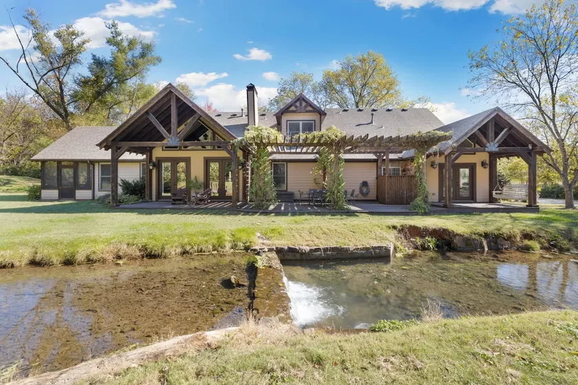 Whispering Brook-Outdoor oasis w/stream-Sleeps 16 - Image 1