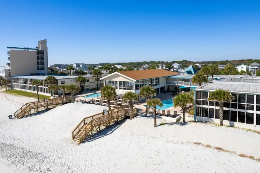 Beach Escape | Pool. Restaurant & Free Parking - Image 1