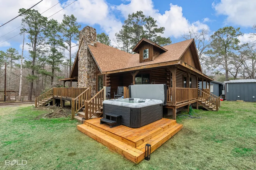 Emerald Isle Log Cabin •Hot Tub•Lakefront - Image 1