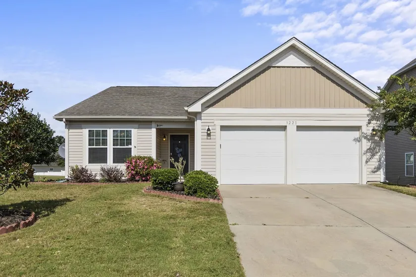 Save 15% in May, Cozy Midland Cottage, Near Parks! - Image 1