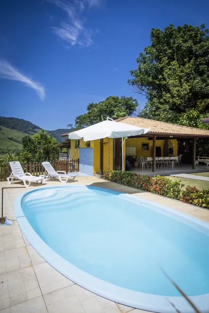 Spacious house with pool and barbecue in the midst of nature - Image 1