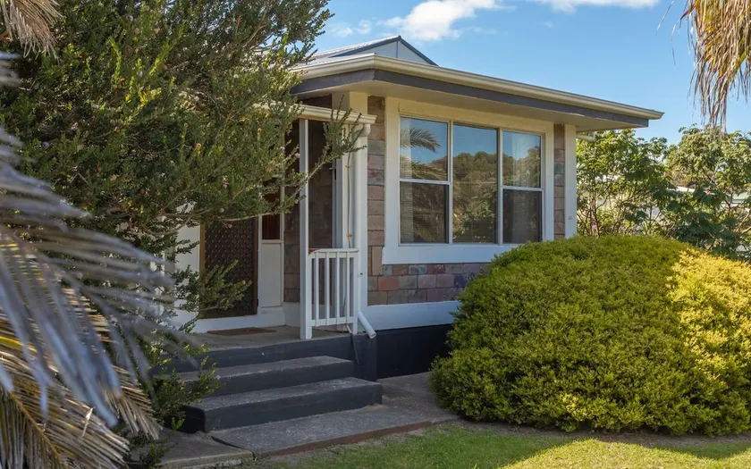 Seaside Escape - 4 Brittain St, Port Elliot - Image 1