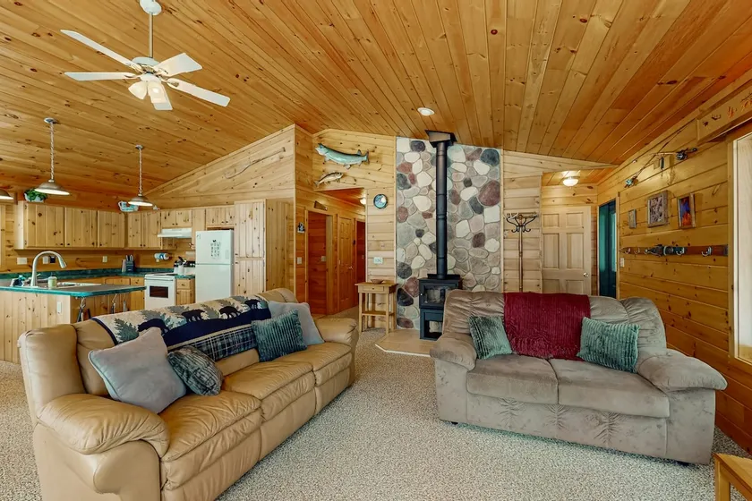 Peaceful Lakefront Retreat with Private Trails - Image 1