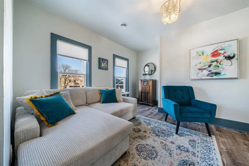 Spacious 3BR haven w/ fireplace & BBQ - Image 1