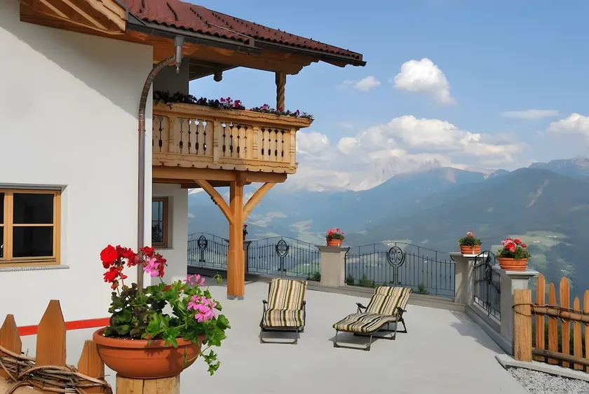Ferienwohnung 'Mitterhof' mit Bergblick, Gemeinschaftsterrasse und Wi-Fi - Image 1