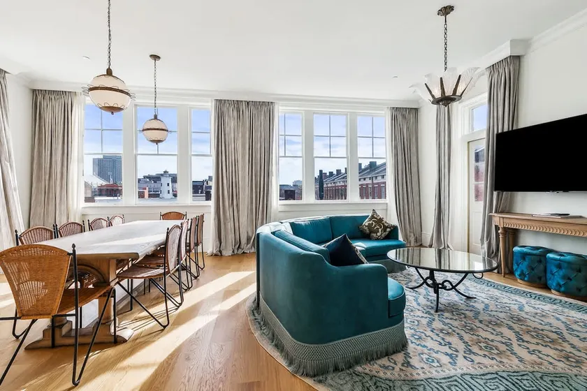 Hotel Perle Elegant 5 bed Suite|City Views - Image 1