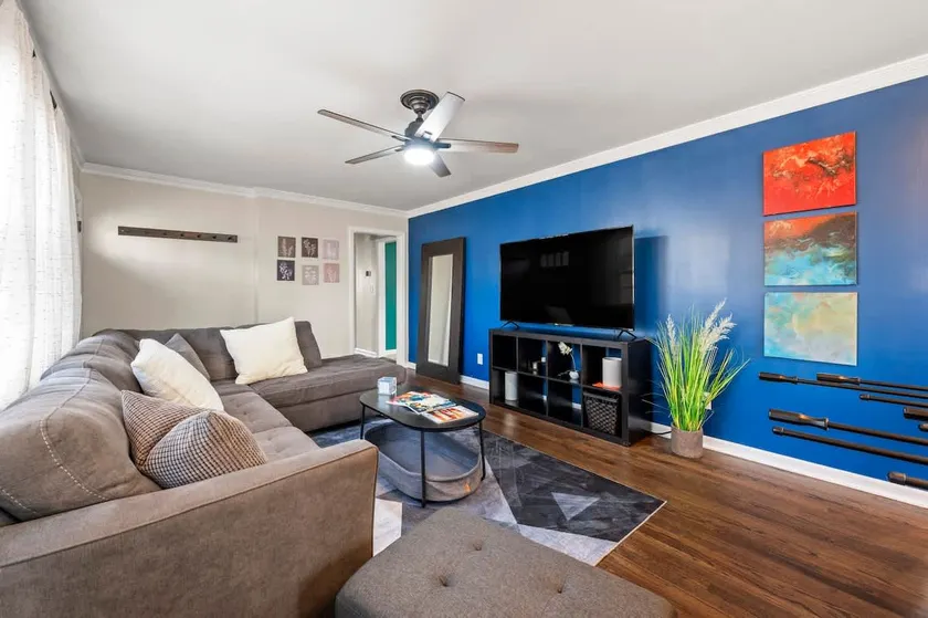 The Rhitreat, 2BR, 10 Min to Downtown & Airport - Image 1