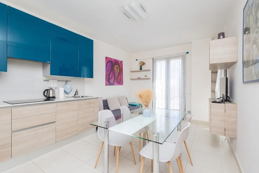 [Hospitals & Station] Modern apartment for 4 - Image 1