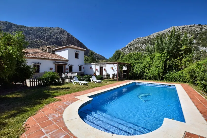 Rural vacation home near Loja with pool - Image 1