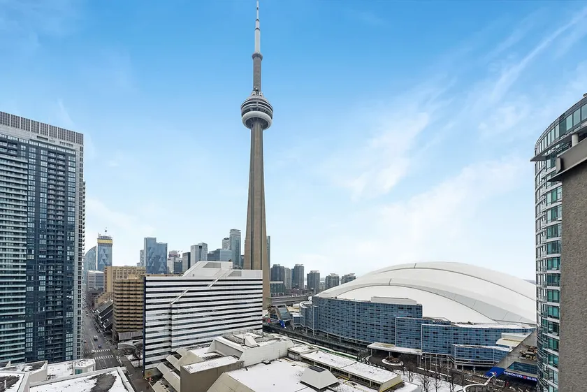 Two Storey Penthouse with 2 Parkings and Lake & City Views - Image 1