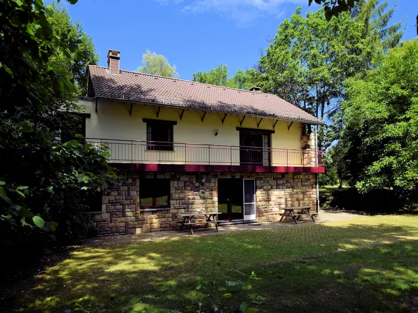 Ardennes villa with riverside garden and views - Image 1