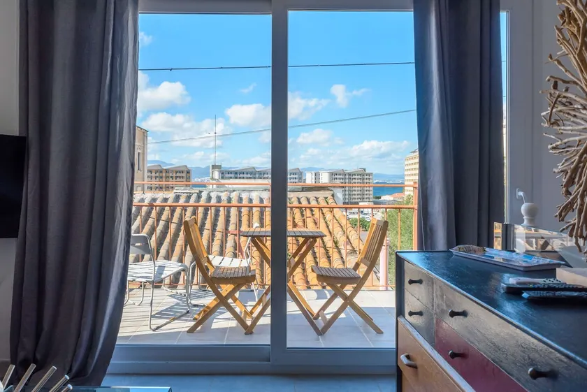 Lovely 1BR Apartment in King Street - Image 1