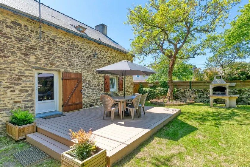 House with large garden 10 km from the beach - Image 1