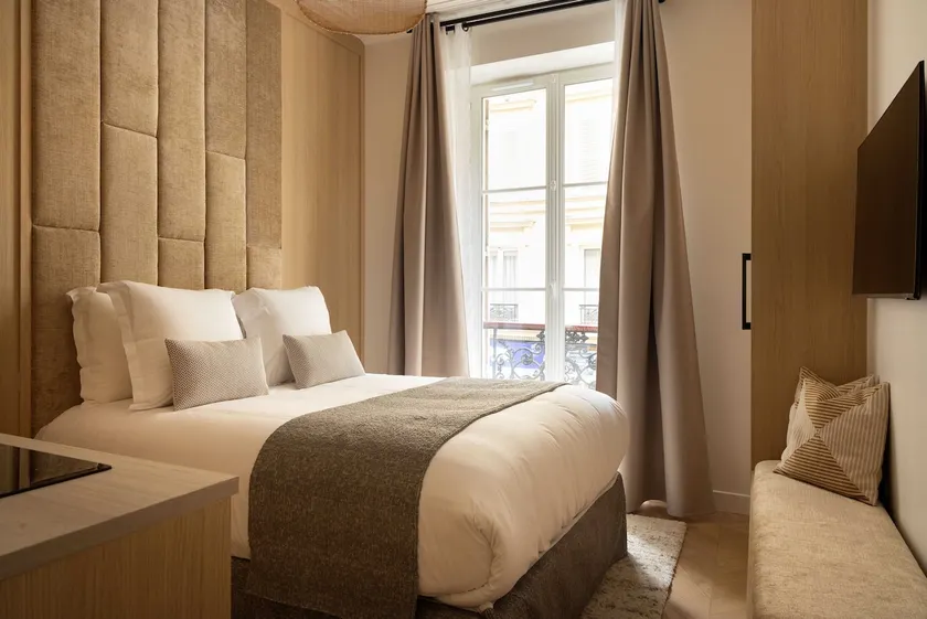 A Parisian cocoon for two - Gare Saint Lazare - Image 1