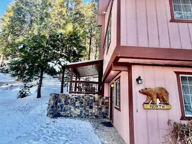 Cozy Bear South-Inside Yosemite-Sleeps 5 - Image 1
