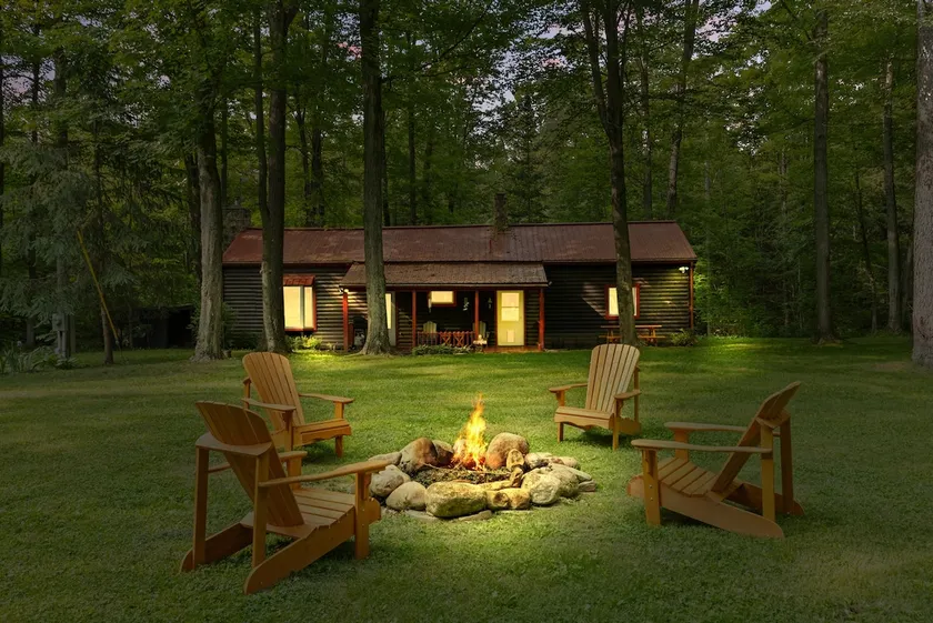 Secluded cabin on creek-Fire Pit, Pet Friendly! - Image 1