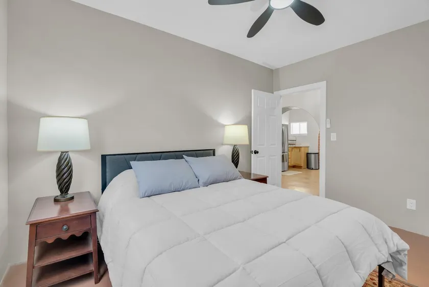 Downtown Historic 4BR / 2BA with parking - Image 1