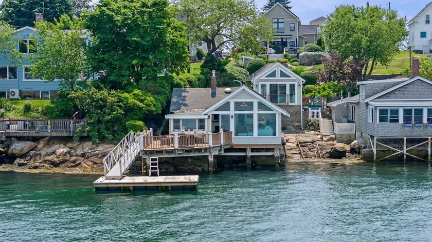 Stay at Rocky Neck - Image 1