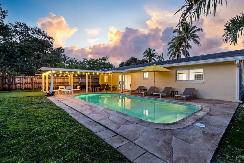 4BR With Private Pool and Game Room - Prime Location - Image 1