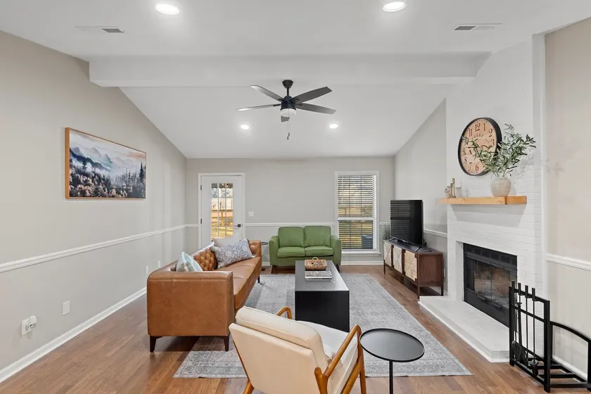 Renovated, Dog Friendly, Fenced Yard, Game RM - Image 1