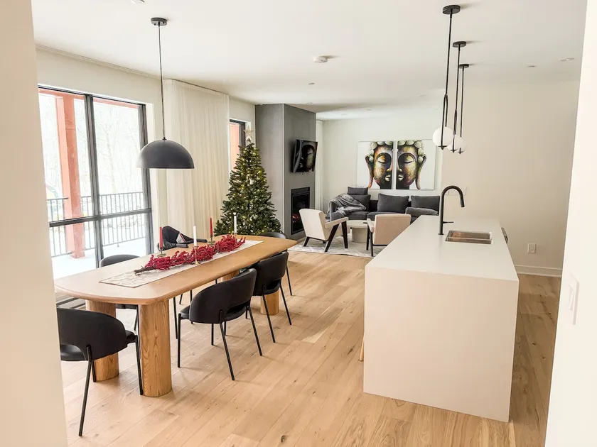 Ski-In Adjacent 200m- 3BR • Free Shuttle •Sleeps 8 - Image 1