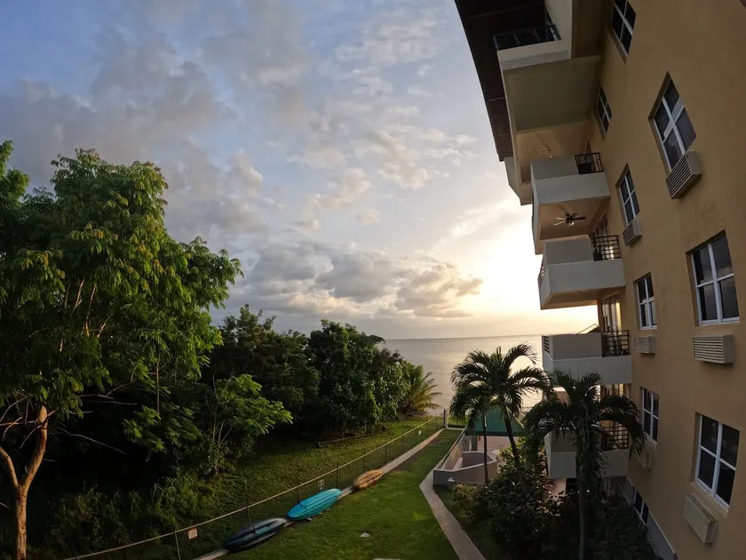 Ocean view, pool, GYM, basketball court, WIFI - Image 1