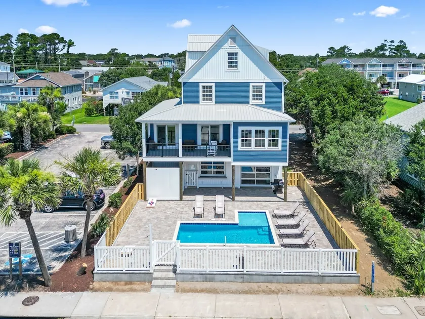 Epic 7BR Getaway - Pool Game Room Put-put Beach - Image 1